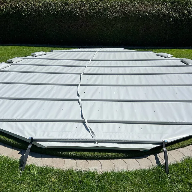 Poolplanen mit Akku-betriebener Handkurbel