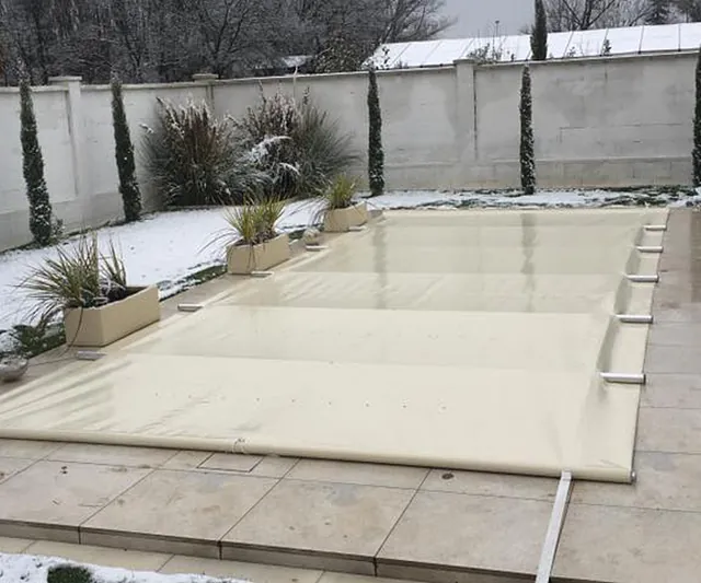 Poolplanen mit Akku-betriebener Handkurbel